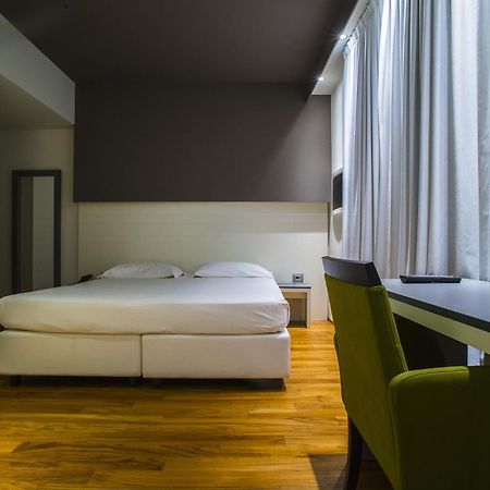 Hotel Mariet โรมาโนดิลุมบาร์เดีย ภายนอก รูปภาพ