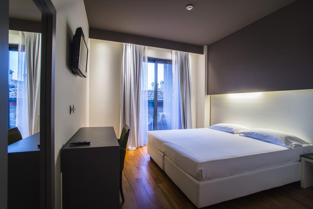 Hotel Mariet โรมาโนดิลุมบาร์เดีย ห้อง รูปภาพ