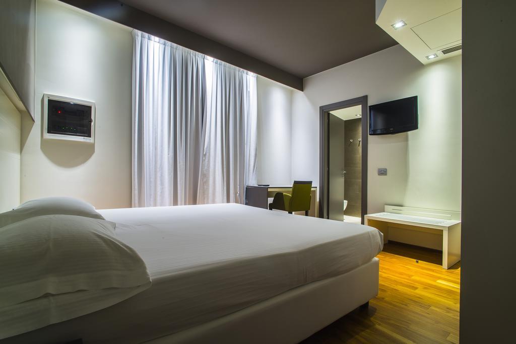 Hotel Mariet โรมาโนดิลุมบาร์เดีย ภายนอก รูปภาพ