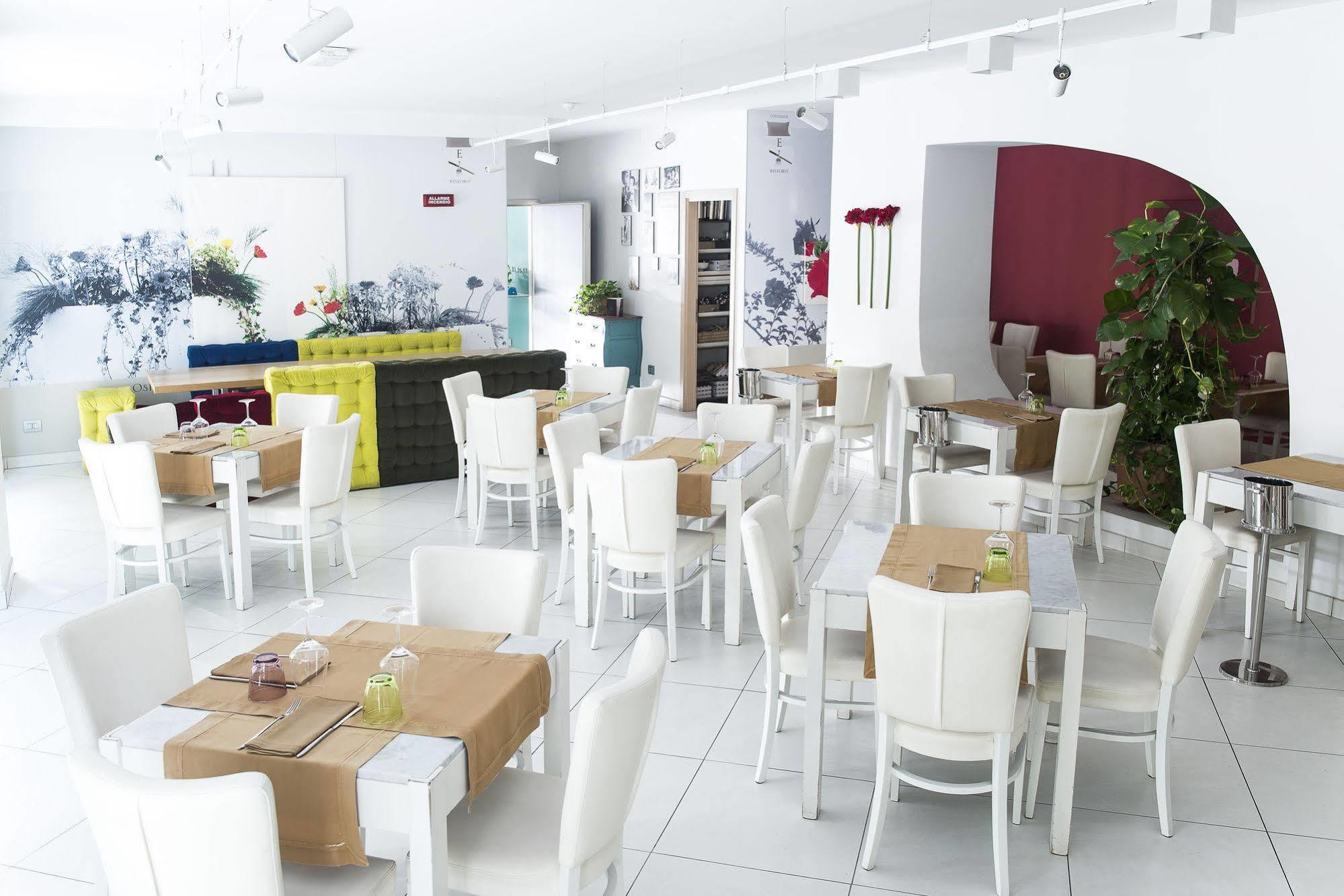 Hotel Mariet โรมาโนดิลุมบาร์เดีย ภายนอก รูปภาพ