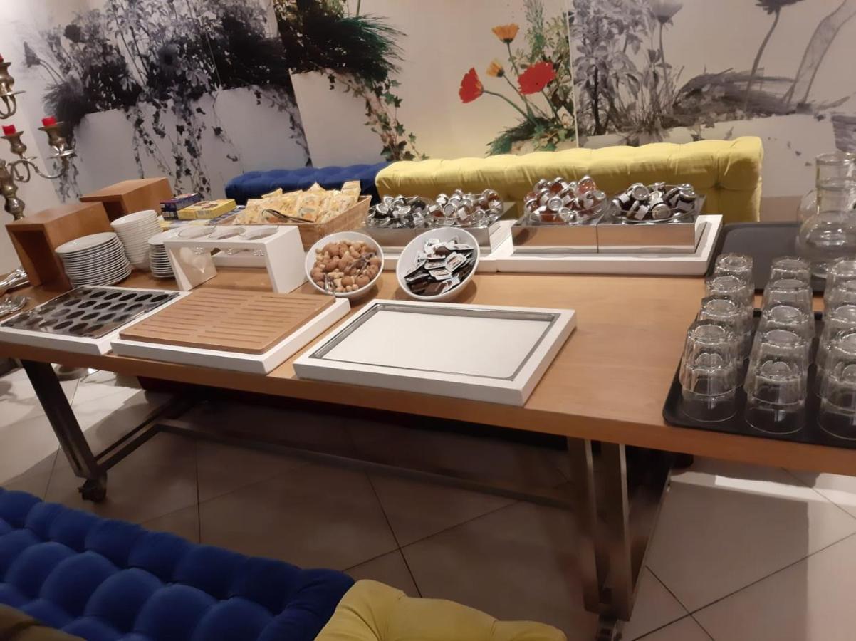 Hotel Mariet โรมาโนดิลุมบาร์เดีย ภายนอก รูปภาพ